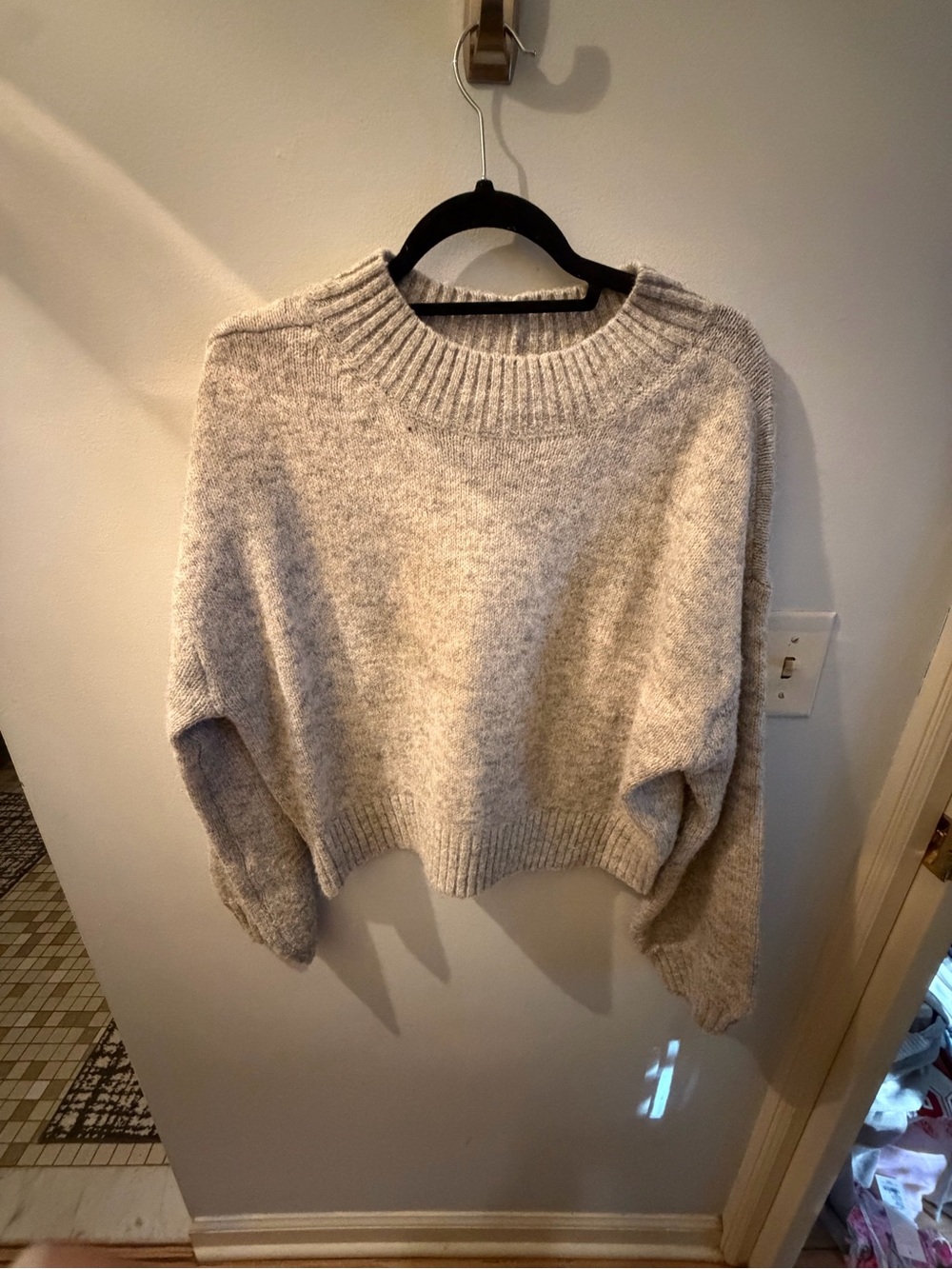 American Eagle Outfitters Heather Gray Cropped Crewneck Sweater